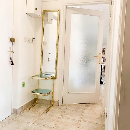 Flip Flops Apartment *